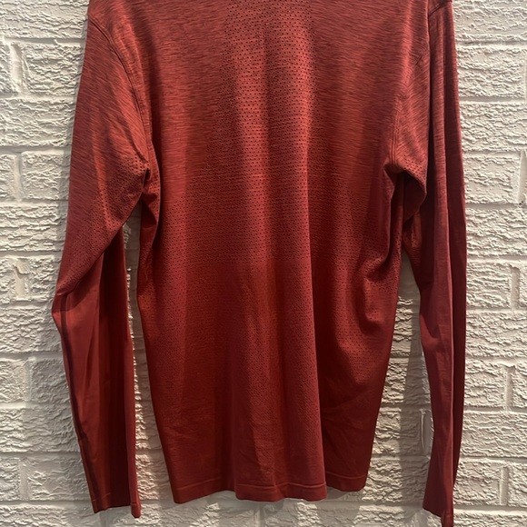 Men’s Lululemon long sleeve - Picture 5 of 6